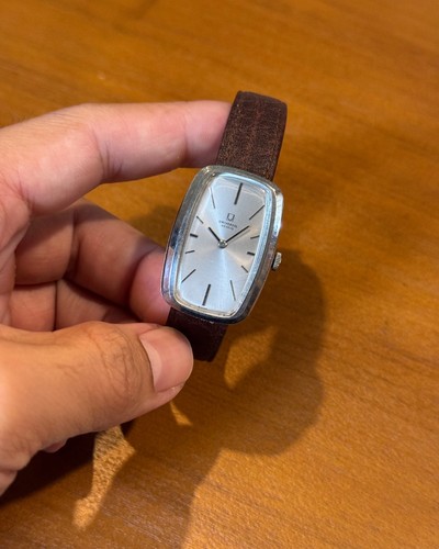 Orologio vestito carica